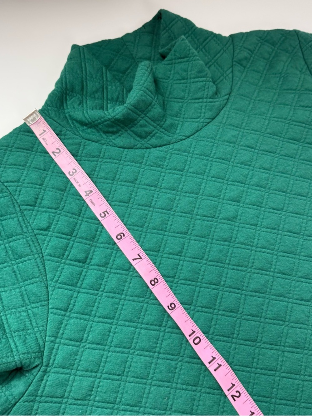 J Crew Mockneck Pullover Quilted Top Womens Medium Green Long Sleeve FLAW - Picture 9 of 10